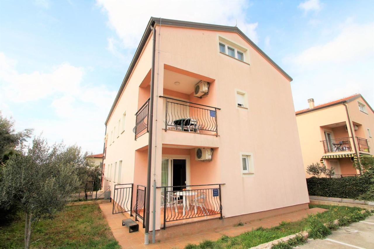 Apartment Mendikovic Пореч Экстерьер фото