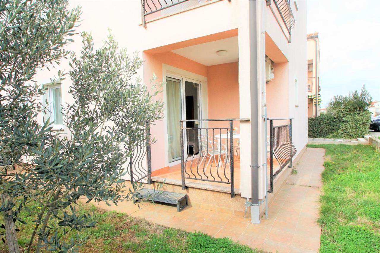 Apartment Mendikovic Пореч Экстерьер фото